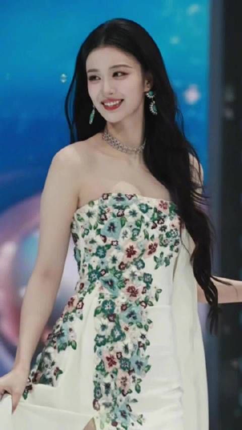 美得好震撼吧这个王楚然!女人中的女人