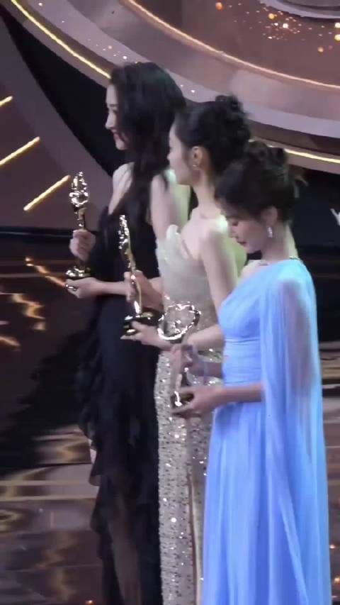 白鹿、关晓彤、宋轶、毛晓彤，四大女神同框真美！你最爱谁？