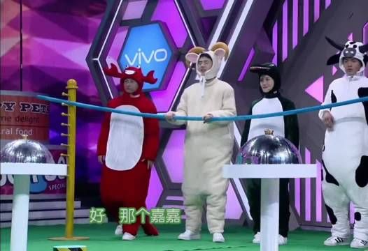 维嘉自称做蟹被何炅调侃是小龙虾