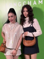 钟丽缇考拉母女同框，考拉完美继承了妈妈的美貌！