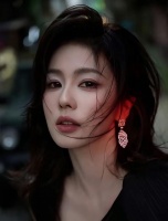 白鹿曾舜晞尖叫夜舞台，一个拥抱引发全网热议，CP营销玩到极致