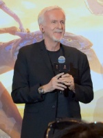 卡梅隆出席海南电影节大师班，以纳威族仪式开场