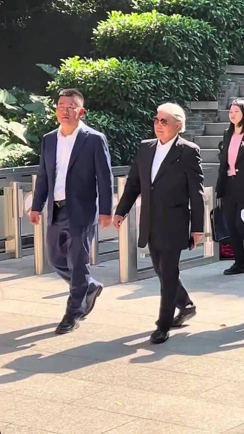 霍家集体活动,霍启山、郭晶晶、霍启刚都出来了,这架势很足啊!