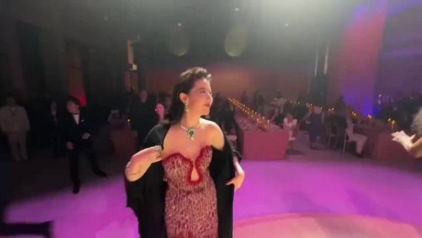 刘亦菲阿联酋素颜跳舞引热议，保镖紧盯舞池