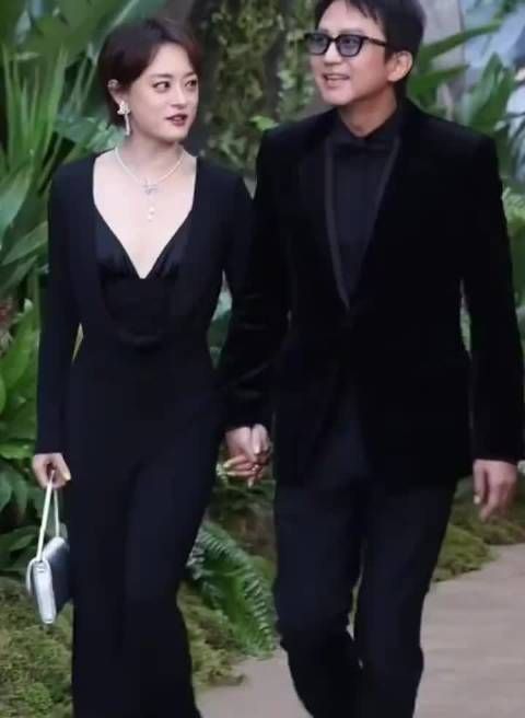 邓超和孙俪一起走红毯，娘娘好美，超哥也是个人