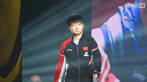 地板挺好看 :观众挺好看