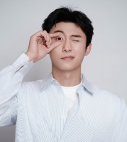 黄景瑜新恋情瓜吃到撑？网友：女友肯定不是金晨