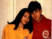 40年隐形，一朝官宣：刘德华与朱丽倩首张合照，为何让全网泪目？