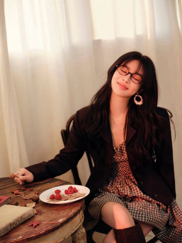 杨紫红光满面，状态超好。