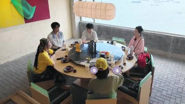 张柏芝自曝九岁时因父母离婚开心拍手