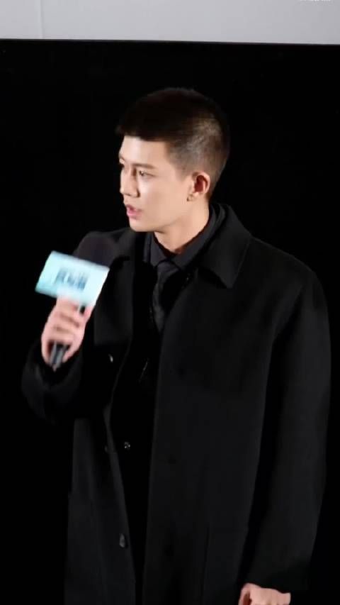 任嘉伦谈家国情怀,饰演何贤以金融暗战护同胞