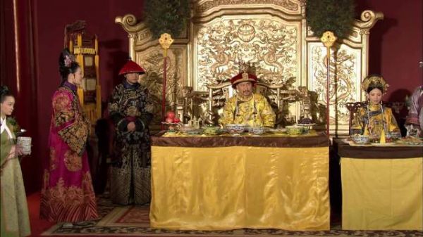 甄嬛传皇后寿宴挥毫写寿字显母仪风范