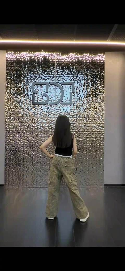 小酒窝跳了《疯狂动物城2》里的《zoo》! 好会跳!天生的大明星