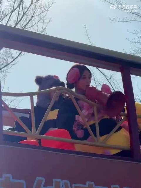 祝绪丹蜜蜂造型跳舞路透曝光,动作带感衣服晃动