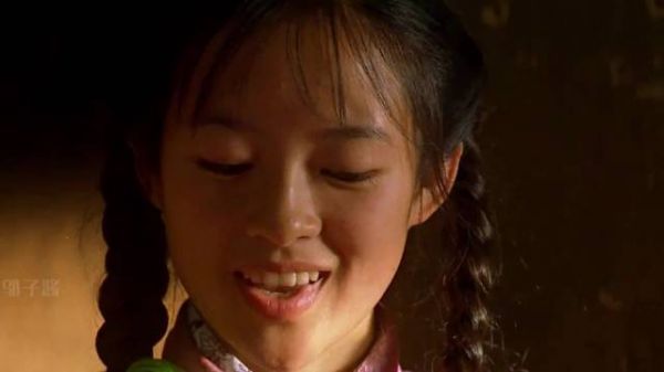 19岁的章子怡出道即巅峰,一袭红衣蹦跑在山间,最动人的中国爱情!