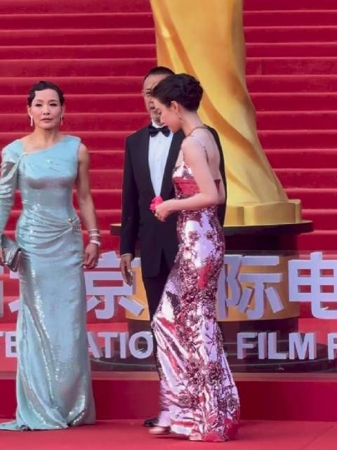 倪妮最新北京国际电影节闭幕式红毯全程,粉色裙子美到窒息
