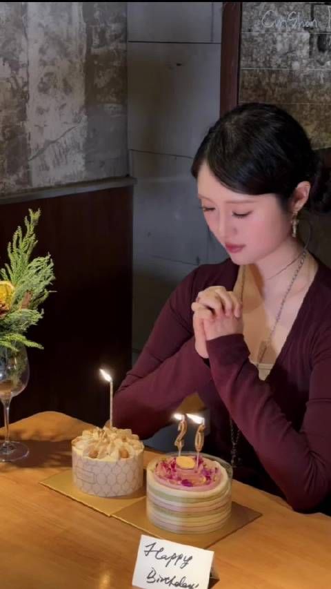 提前过了生日 但不能发pyq 还得再憋几天到生日当天发的痛 谁懂