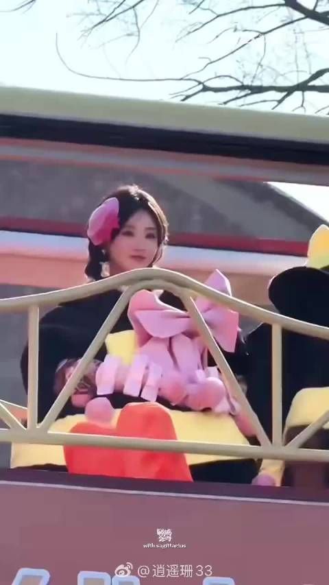 祝绪丹周五晚高疯舞蹈展现自然快乐魅力