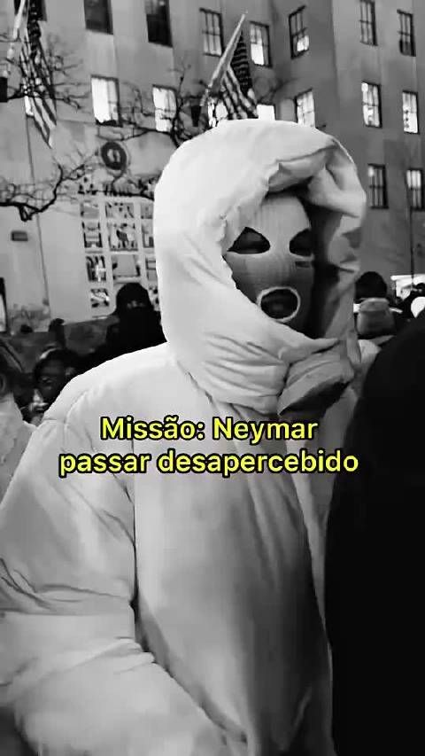 内马尔乔装打扮,和女友及朋友们在纽约玩