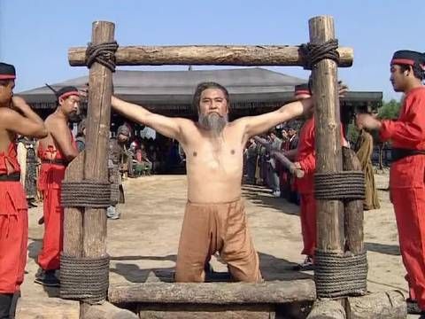 周瑜小儿下手忒狠！黄老将军为江东挨这顿打，真乃硬汉，俺老张都看不下去了！