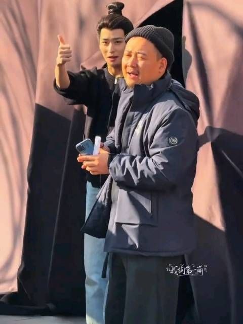 小狗突然出现并向你比了个赞!