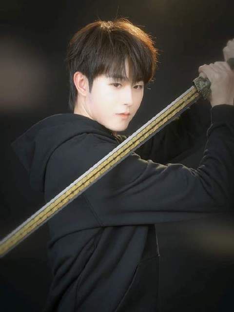 舞剑看起来很难,其实一点都不简单