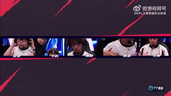 五小东在赛前玩起了绕口令 “红还是狼啊 红狼” “蓝”