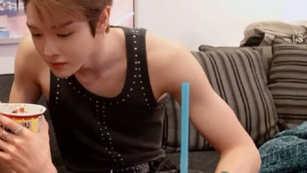 郑成灿北美巡演回忆录2发布，展现自律瞬间