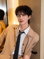 何健麒：从高铁售票员到短剧实力派｜短剧的春天