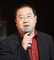 英达现状：身材消瘦脸色憔悴，住北京豪华别墅，和巴图共用一张脸