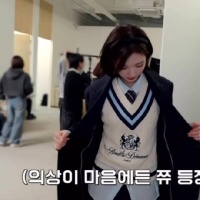 虽然过了读书的年纪，但还是想穿上这样的衣服上学