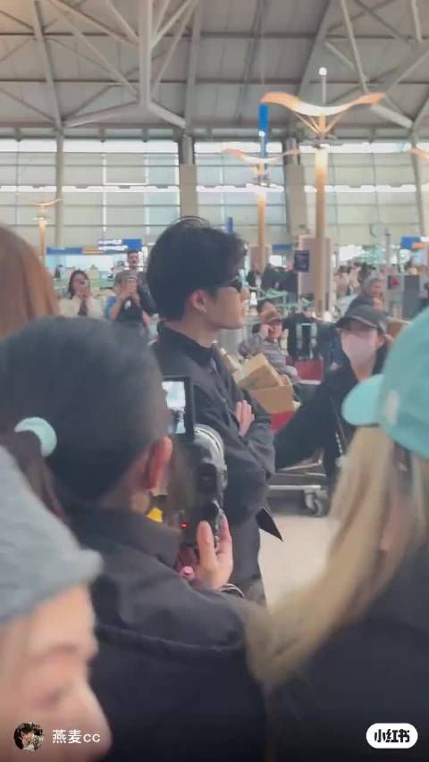 怎么去一趟韩国回来更帅了!