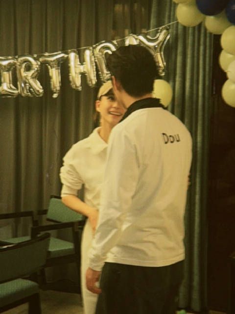 何超莲望向窦骁满满爱意