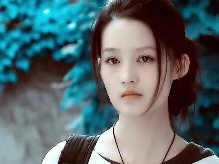 内娱中独树一帜的清冷气质,她无需急于转变方向