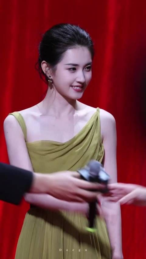 郭宇欣国剧盛典现场,好大气的美!