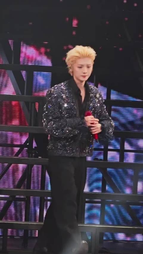 你说红馆的规矩是最后一首歌不可以哭