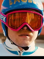 电影《飞鹰艾迪》展现英国跳台滑雪选手冬奥追梦历程