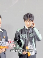 太萌了！就这么一个@成毅 ，嘿嘿挠头有点意思