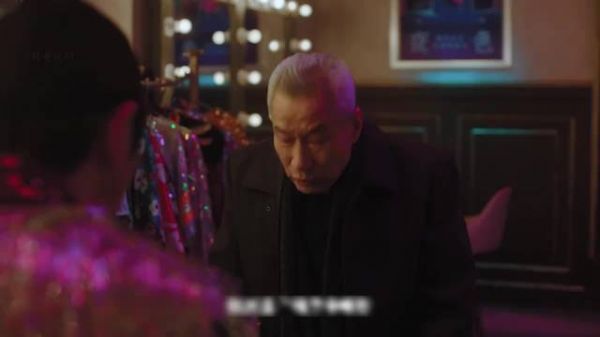 郭京飞王佳佳新剧《老舅》开播,崔摆摊遭混混狗肠阻拦