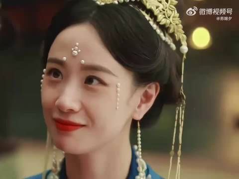 这姐都扭成这样了，步摇还是稳得一批，该说不说这姐演疯批是真带劲