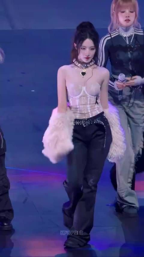 叶舒华奶油肌莹光下展绝美肤质