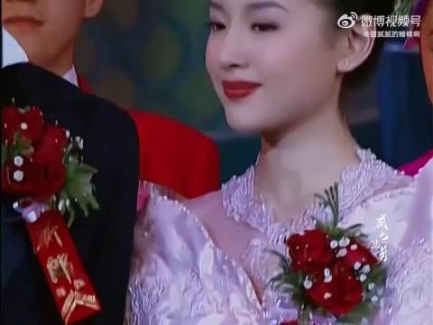 董洁回忆与谢霆锋春晚合作,坦言当时紧张到腿抖