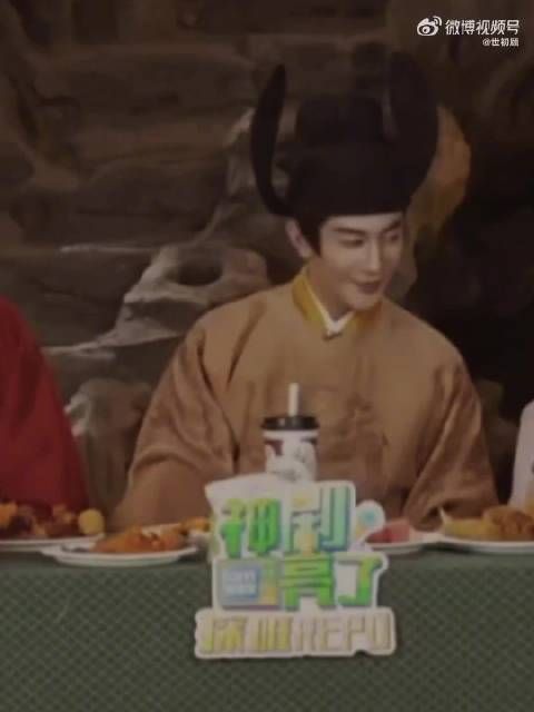 夏之光跨年一口奶茶一口砂糖橘引热议