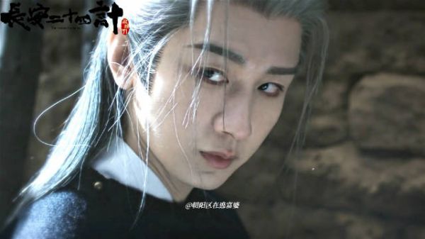 谢淮安能不能用这种看垃圾的眼神盯我