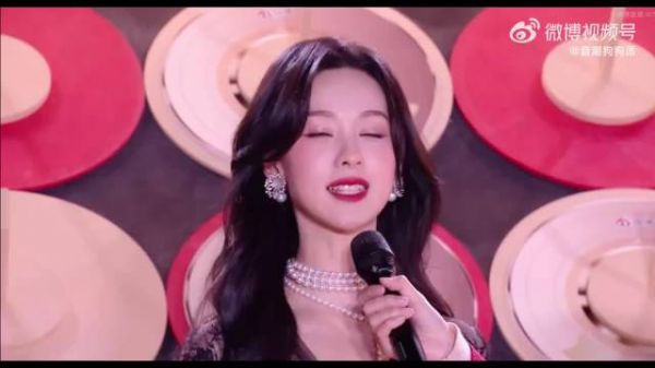 陈都灵十年磨一剑,学霸演员用200页笔记和15部戏证明实力