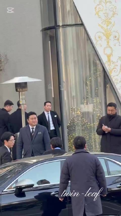 金泰亨在清潭洞完成了对全人类审美的一次精准核爆