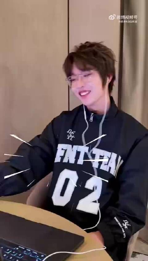 电竞表演课学分已修满，原来“影帝”竟在我身边！