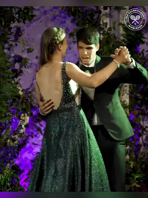 阿尔卡拉斯与克雷吉茨科娃温网冠军宴共舞