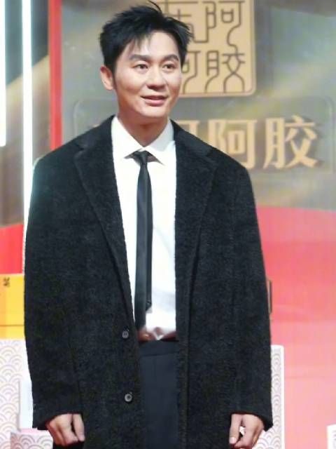 47岁李晨事业感情双失意,网友叹其蹉跎半生