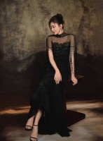 贾静雯黑色亮片礼服气场强大 大秀美背性感火辣